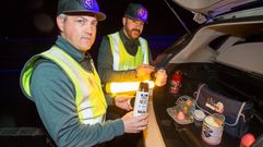 V�ctor Gonz�lez y Javier Saavedra no dudaron en ayudar a un conductor con el biber�n de su hija
