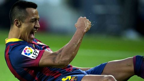 Alexis celebra su hat trick