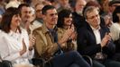 El presidente del Gobierno y secretario general del PSOE, Pedro S�nchez, junto a la secretaria general del PSE-EE, Idoia Mendia, durante la presentaci�n de la candidatura del socialista Alfredo Retortillo para el ayuntamiento vizca�no de Barakaldo