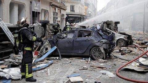 Los bomberos han detectado varias bolsas de gas en varios pisos del edificio afectado por la explosi�n