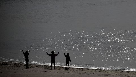 Disfrutando de la playa en Ribeira