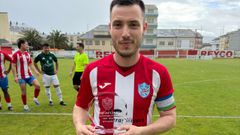 <span lang= gl >Cristian Dom�nguez, cun detalle do club tras o seu �ltimo partido no Mart�nez Otero.</span>