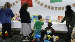 Las familias de los alumnos de la Escuela Infantil Monte Alto organizaron un mercadillo.
