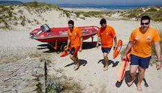 Los socorristas de Carballo fueron los primeros en empezar a trabajar ya a mediados de junio. 