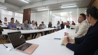 <span lang= gl >�lex Nespereira debullou o cartel de actividades da singradura deste ano</span>
