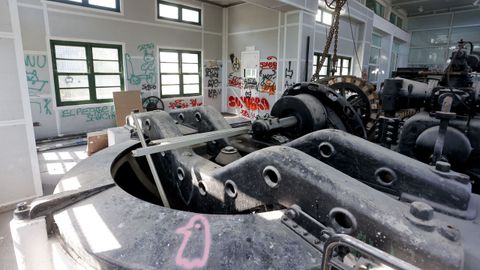 Interior de la F�brica de la Luz de Lugo con maquinaria