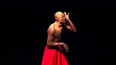 Seydou Boro, en uno de los instantes del espect�culo