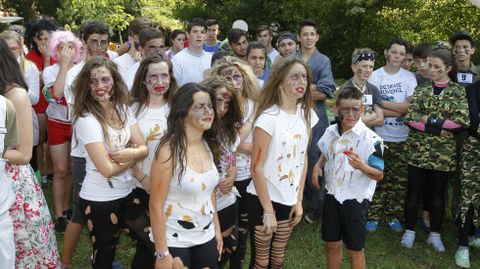 El tiempo acompa a los participantes y asistentes del XVIII descenso por el ro Anllns que cada ao se celebra por San Xon