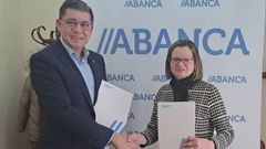 Mateo Alonso, coordinador institucional de Abanca, y Mari Carmen Gonz�lez, presidenta del Grupo de Desarrollo Rural de Valdeorras