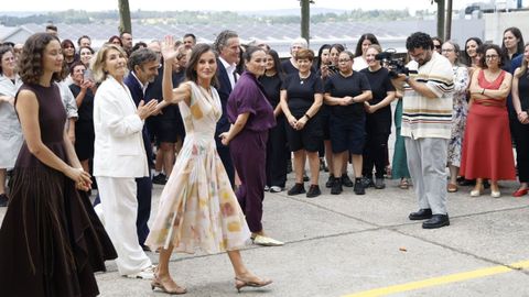 Despedida de la reina Letizia tras la visita a Adolfo Dom�nguez