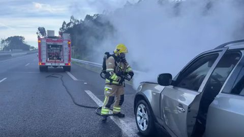 Los bomberos de Boiro apagaron el incendio