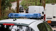 Miembros de la Guardia Civil acuden a una cantera para destruir la p�lvora de los almacenes clandestinos de explosivos de Tui. 