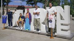 Moncho L�pez, Mart�n Iglesias, Ant�a P�rez, Rub�n Ameijeiras y David Rodr�guez, en la presentaci�n de la nueva grada de animaci�n
