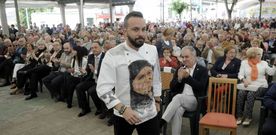 En su preg�n, el cocinero Iv�n Dom�nguez luci� una chaquetilla inspirada en el galo y proclam� al animal como �el rey de las aves� 