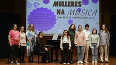 Alumnas y profesoras que participaron en el concierto para conmemorar el 8M
