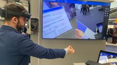 Manuel Paredes, del departamento de Servicios Inteligentes de Navantia, en la feria Navalia