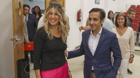 Yolanda D�az y Rey Varela en un momento de la visita al edificio remodelado.