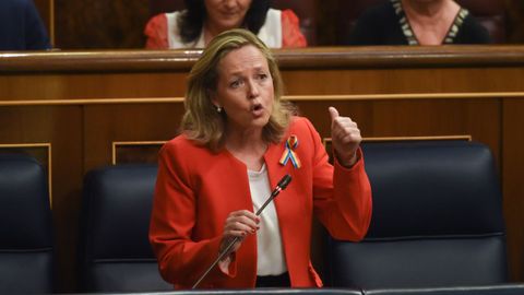 La vicepresidenta primera y ministra de Asuntos Econ�micos y Transformaci�n Digital, Nadia Calvi�o, este mi�rcoles en la sesi�n de control al Gobierno en el Congreso 