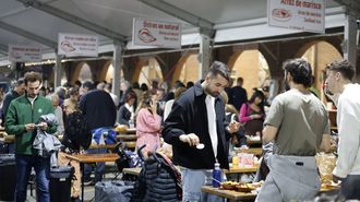 La legi&oacute;n de comensales de la Festa do Marisco do Grove dispondr&aacute; este a&ntilde;o de media jornada m&aacute;s para poder degustar su carta.