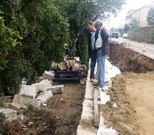 En el acceso al vial a Santo Domingo se hace el muro de contenci�n.