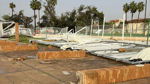 Daos provocados por la dana y el tornado en Alginet.