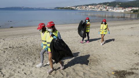 Programa Ludieduca de Jealsa y La Cruz Roja con motivo del d�a de los oc�anos en Barra�a y o Areal