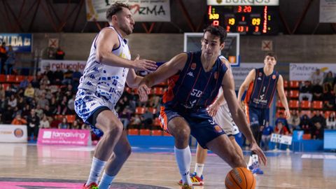 Jacobo Díaz, a la derecha, nuevo jugador del Leyma Coruña.
