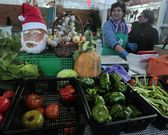 Los puestos de la plaza de abastos mejoran su imagen y estrategias de venta