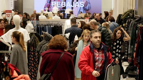 A CORUA. En el centro comercial Marineda hubo gran afluencia desde primera hora de la maana