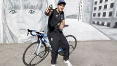 El ciclista que corona grafitis