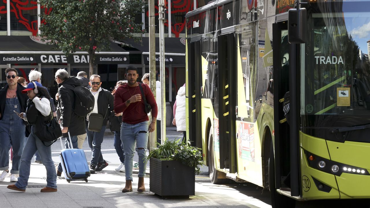 El autobús gana pasaje en Santiago y supera la barrera de los 8