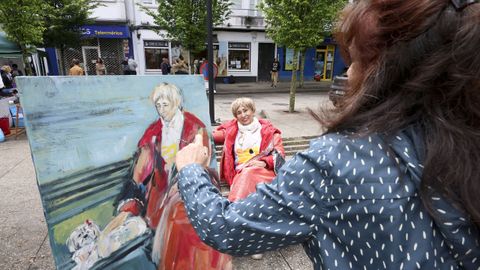 La pintora Carmen Mart�n haciendo uno de sus retratos en los Maios de Canido.