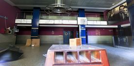 Los amplios locales de lo que en su d�a fueron los Yelmo y despu�s los Multicines Centro son gestionados desde A Coru�a. 