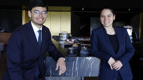 Adriana Fernández, jefa de sala en Pepe Vieira, y su hermano Alberto