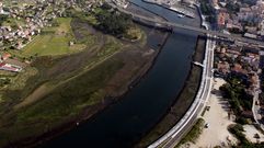 Canal de desembocadura del r&iacute;o L&eacute;rez, en el fondo de la r&iacute;a de Pontevedra, pendiente de dragado