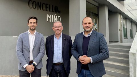 Los alcaldes Fernando Couce Rodr�guez (Cabanas), Manuel V�zquez Faraldo (Mi�o) y Bernardo Fern�ndez Pi�eiro (Pontedeume), en la presentaci�n del obradoiro.