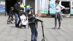 Los ni�os disfrutaron al aire libre en una jornada casi veraniega en Ferrol