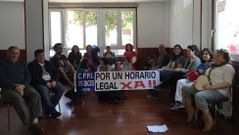 Encierro de los padres de un colegio de Rois en el Concello