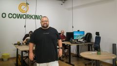 Fernando Blanco abri� este a�o un �coworking� en Noia donde organiza actividades