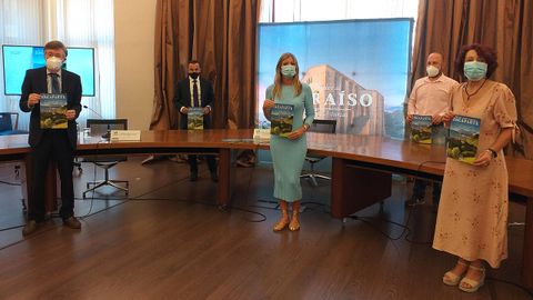 Graciela Blanco, en el centro, durante la presentaci�n de la nueva campa�a de Turismo, �Asturias a lo grande�