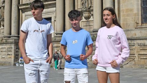 Adrin Fernndez, Samuel Villar y Aroa Gmez, fundadores de Rain Project, su marca de ropa, en Celanova.