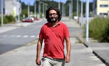Alejandro Casteleiro vive en Ferrol y trabaja en el pol�gono de R�o do Pozo. 