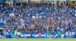 Los jugadores del Real Oviedo aplauden a la aficin azul en el Carlos Tartiere