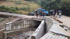 Visita a las obras del puente rehabilitado en A Peralba, en Marc�n
