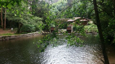 Playa de San Xon en Arbo, en el ro Deva