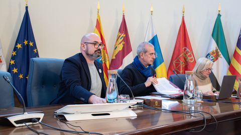 Efr�n Castro asumi� el cargo de presidente de forma provisional.