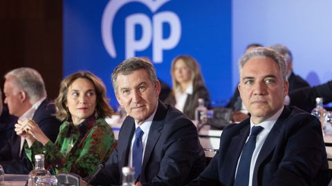 Feijoo con Gamarra y Bendodo en la junta directiva nacional del PP