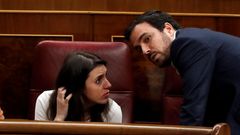 Imagen de archivo de la portavoz de Unidos Podemos en el Congreso, Irene Montero, conversando con el coordinador federal de IU, Alberto Garz�n