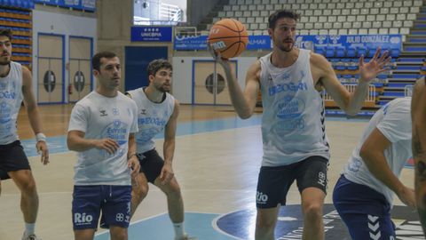 Primer entrenamiento del Breog�n 2026-2027 en el Pazo dos Deportes de Lugo