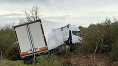 Imagen del veh�culo entre los matorrales